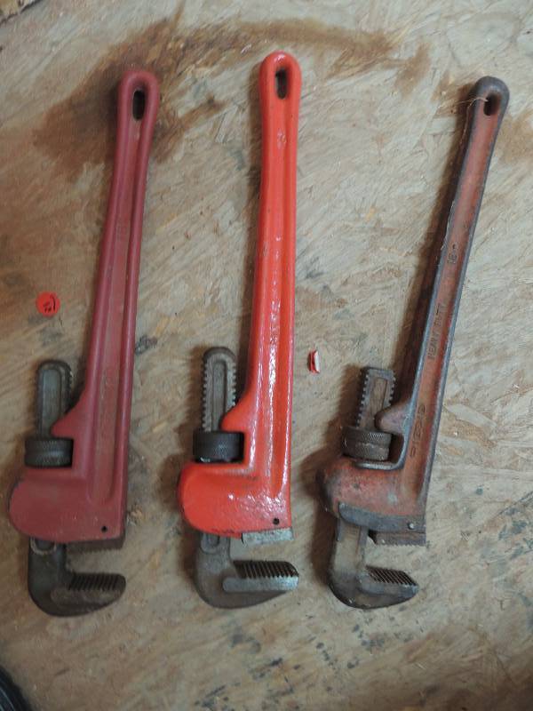 lot 44 image: Pipe wrench x 3 18 inch