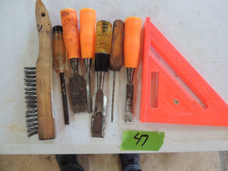 lot 47 image: Square, 5 chisels. Wire brush