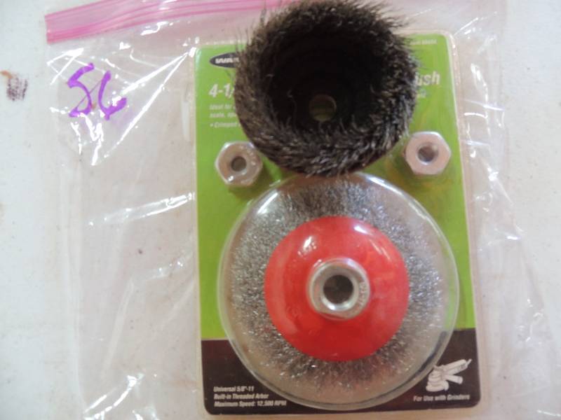 lot 56 image: 4 12 crimped wire bevel brush   2 12  crimped wire bevel brush