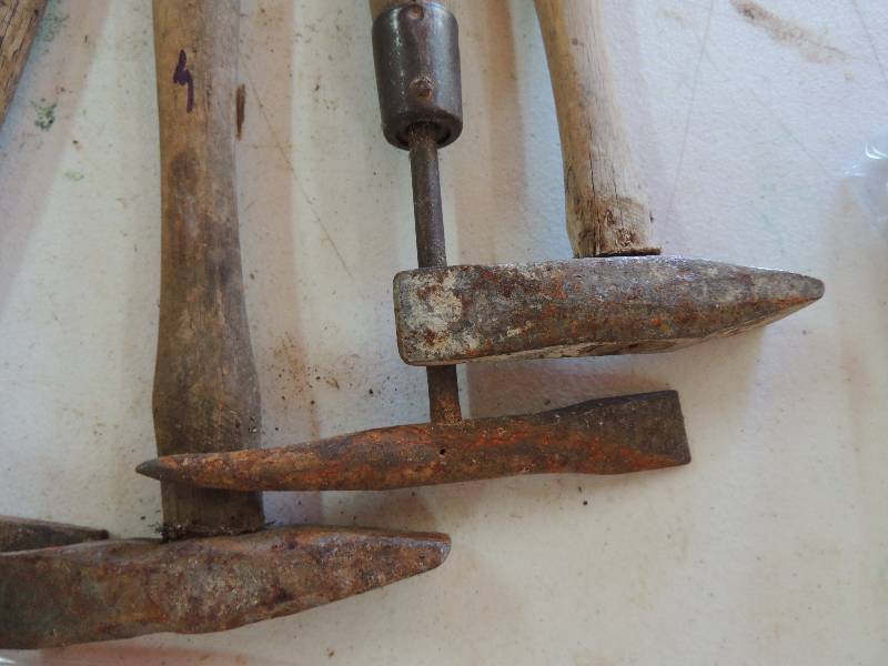 lot 61 image: Rock hammers x 4