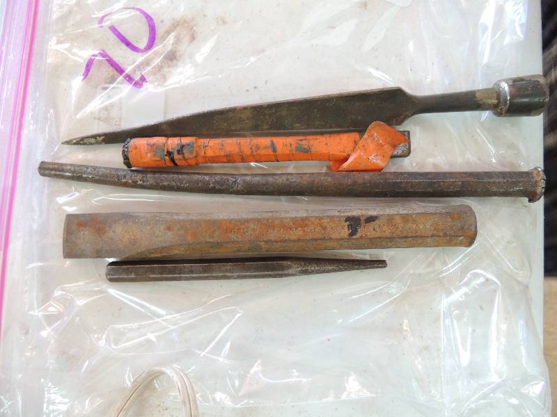 lot 70 image: Chisel bars