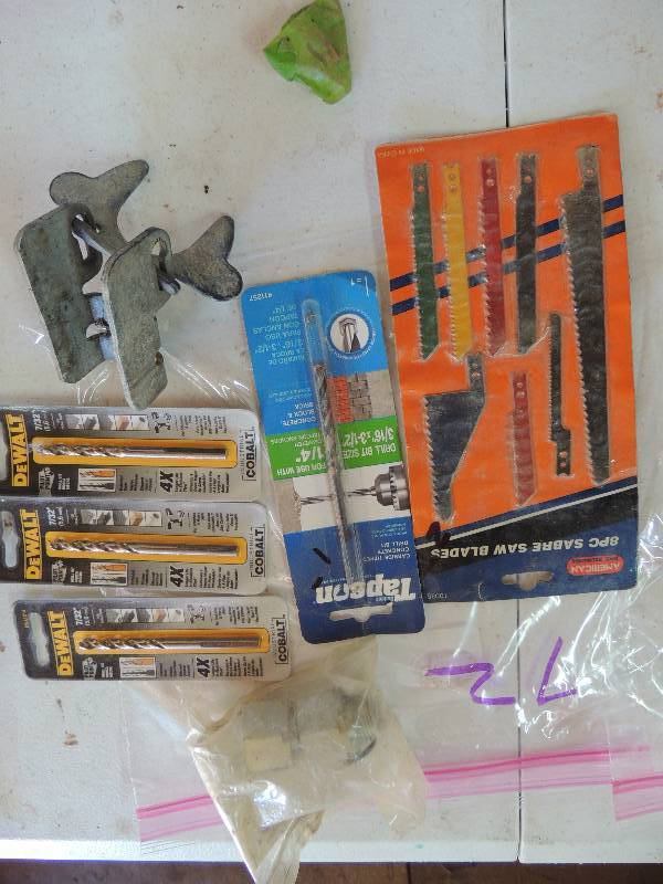 lot 72 image: 8 piece Sabre saw blades and adapter fittings