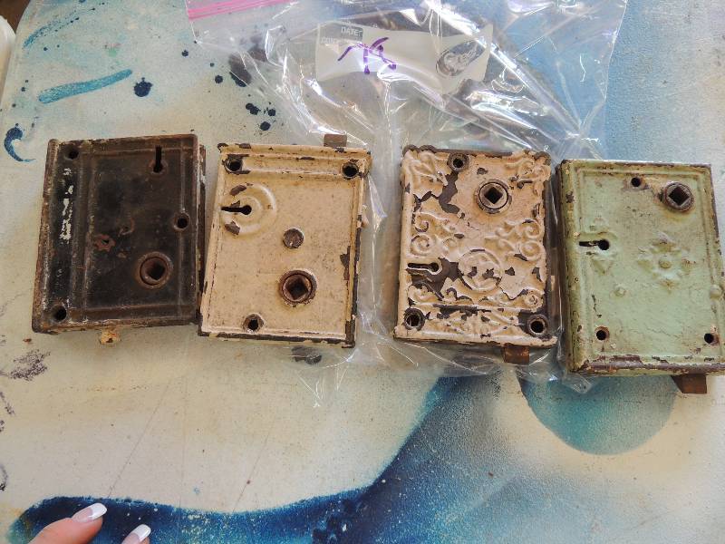lot 78 image: Vintage door lock plate 1920-1940