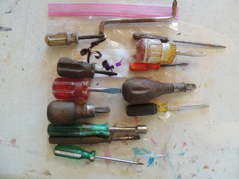 lot 95 image: Stubby screwdrivers  11 ct