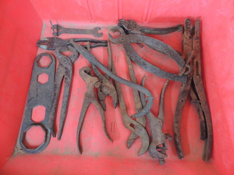 lot 101 image: Assortment of steel work rods