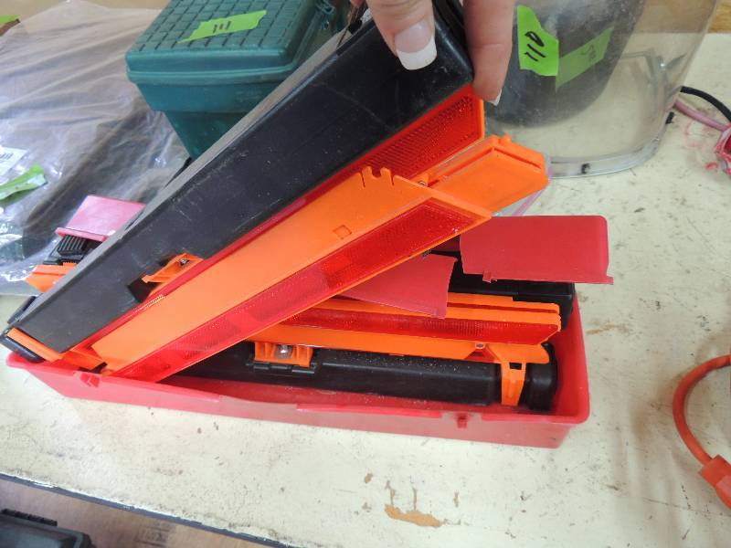lot 108 image: Triangle flare kit model 1005