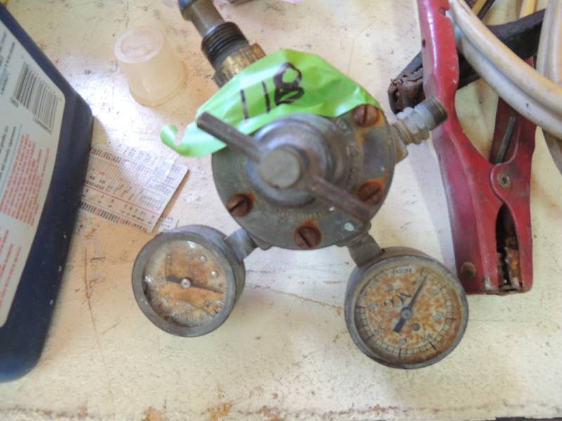 lot 119 image: Vintage compressor GAUGE