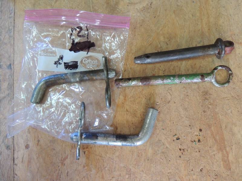 lot 121 image: TRAILER PINS FOR RECEIVER HITCH