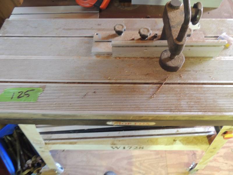 lot 125 image: Shop Fox router table,  on stand W1728