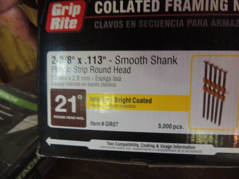 lot 132 image: Collated framing nails smooth shark 2 38 X .113   BOX IS ALMOST FULL