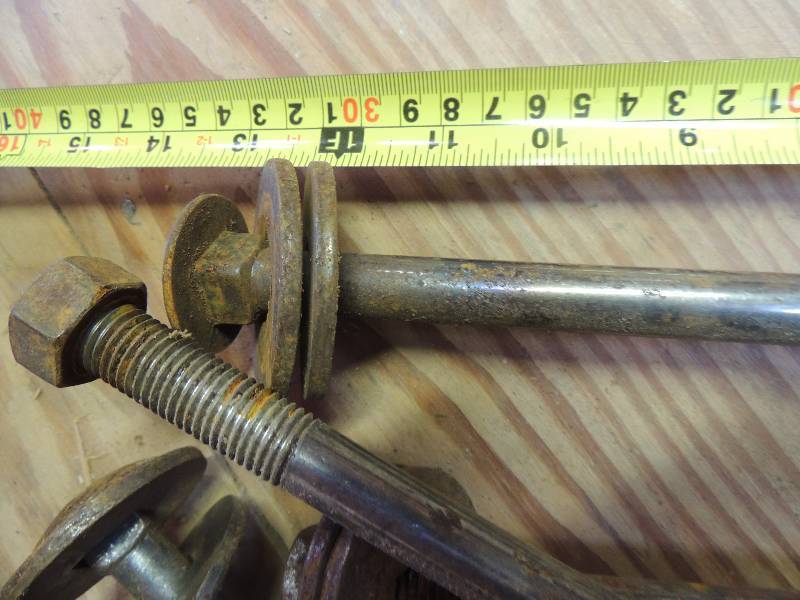 lot 141 image: Long bolts 12 X LENGTH  13    14 count AND A Turnbuckle