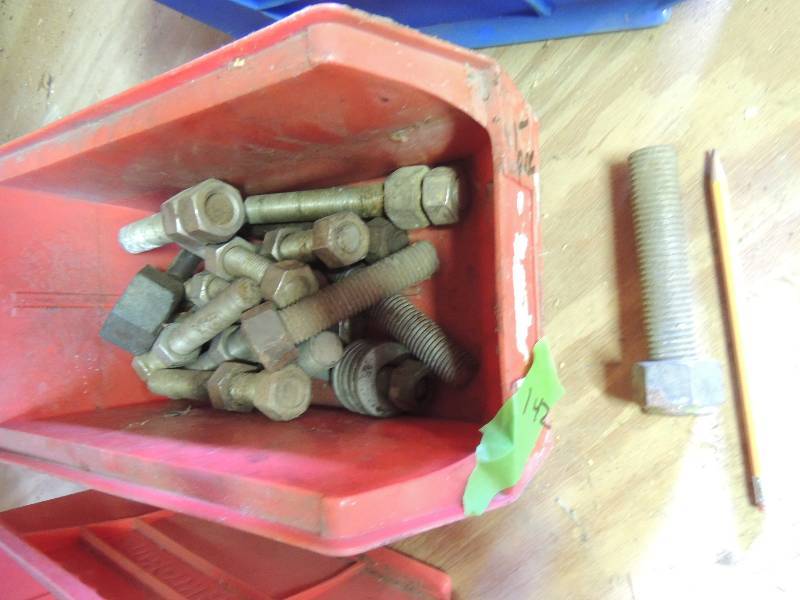 lot 142 image: 3 14 threaded rod with nuts (15 count)