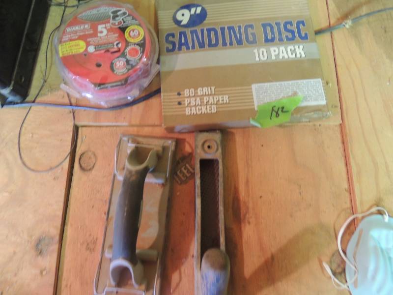 lot 182 image: Hand sander 9,  sanding disc (10 pack) 5 universal heel pattern