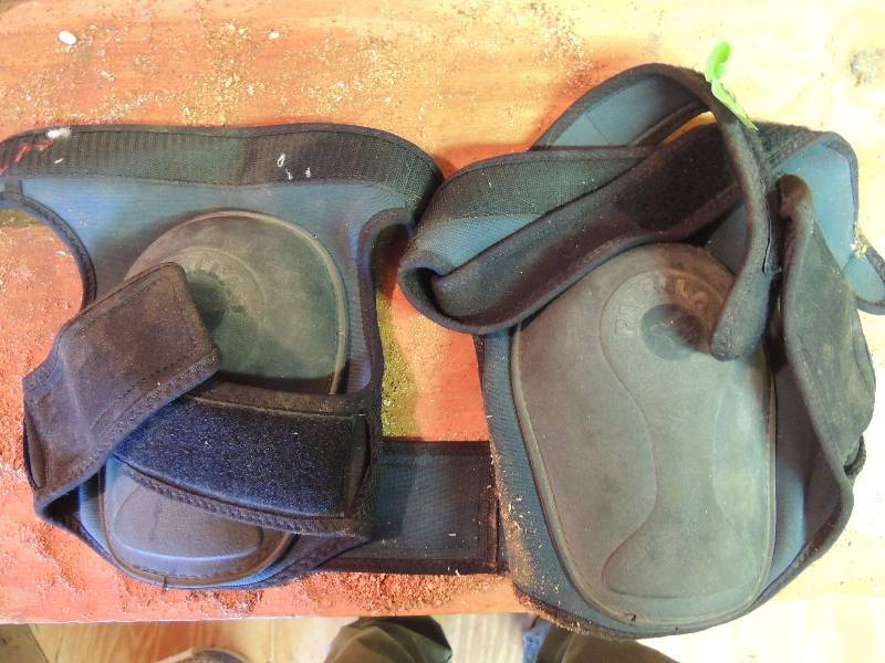 lot 183 image: knee pads