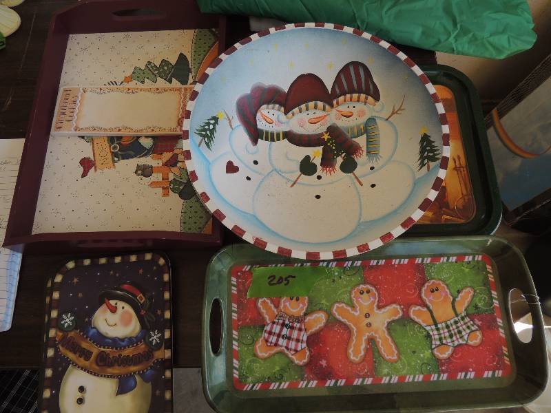 lot 205 image: Christmas dcor - TRAYS, FROSTY BOWL , COCA COLA SERVING TRAYS, TABLE CLOTHES
