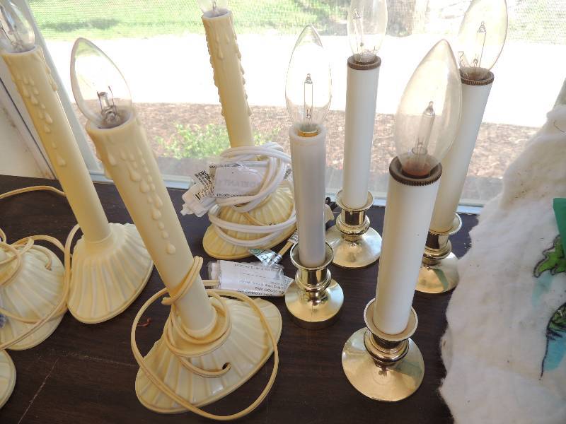 lot 207 image: Electric candles x 9