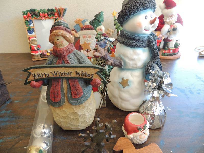 lot 208 image: Christmas dcor - DUCK, SNOWMAN, SANTA CANDLEHOLDER, SNOWFLAKE BELL, AND MORE
