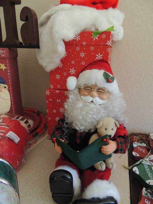 lot 213 image: Storytime Santa, 2 gift boxes in boxes and Santa hat x 2