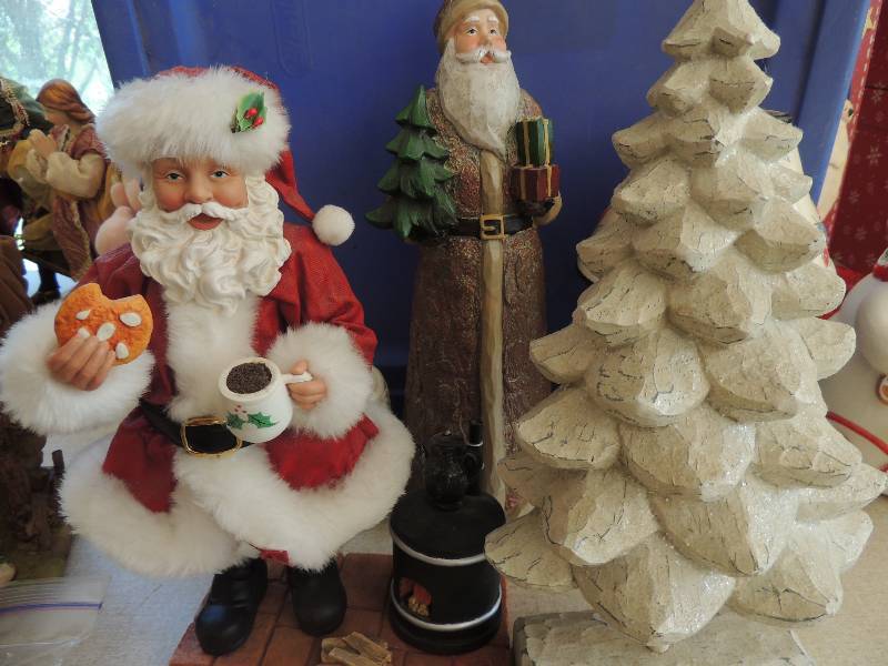 lot 215 image: Frosty snowman lamp, Santa and fireplace and tall Santa