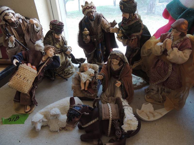 lot 218 image: Nativity  SET -  WITH 11 FIGURINES  AS shown