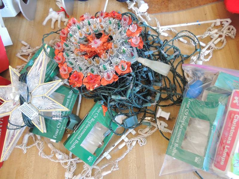 lot 222 image: Christmas lamp light, star dcor, star for top of tree