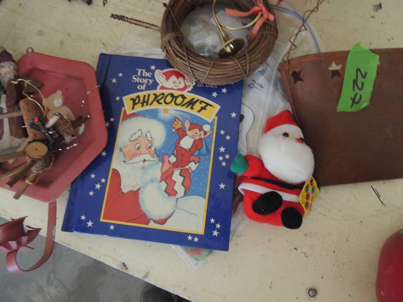 lot 227 image: Star trimmed wall pocket, bags of Christmas  magnet decor, bean bag Santa, Santa and reindeer and more