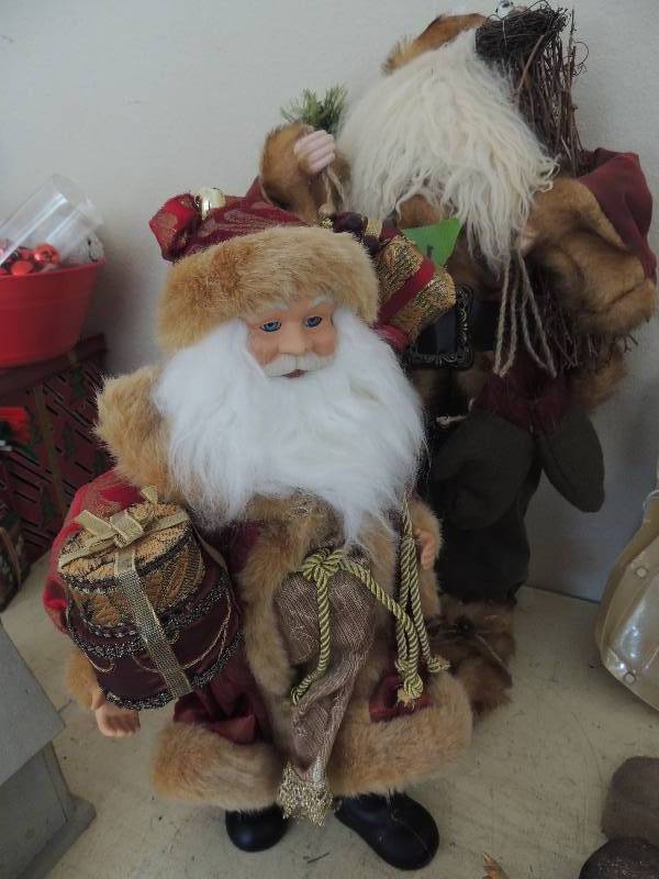 lot 231 image: Tall Viking Santa 24 tall and Santa with cord