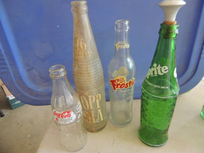 lot 234 image: COKE LITE, TOPP COLA, FROSTIE,  SPRITE BOTTLES