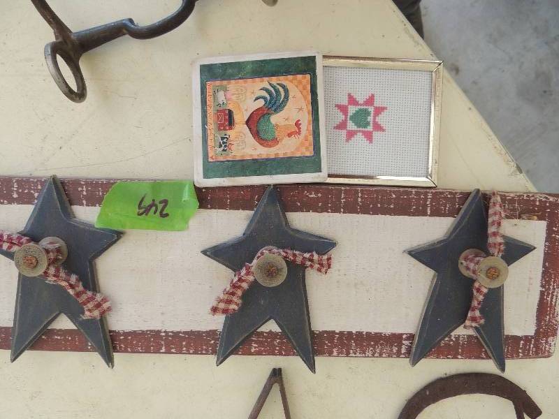 lot 249 image: Wooden Key Holder - BLUE STARS