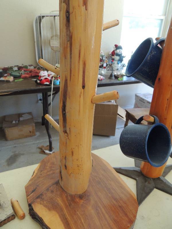 lot 250 image: Cedar post cup holder cedar base has 5 pegs