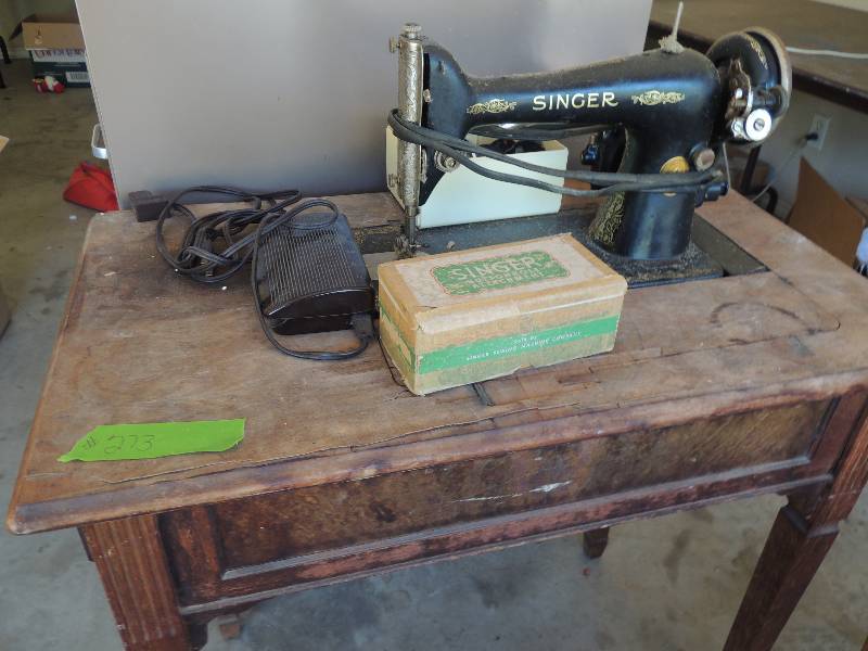 lot 273 image: Vintage Singer sewing machine in table misc. items AC654078 May 1929