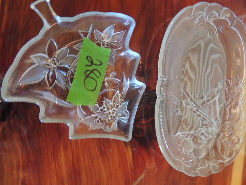 lot 280 image: Christmas bells and candy dish