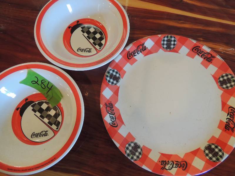 lot 284 image: Gibson- Coke bowls and plates x 2