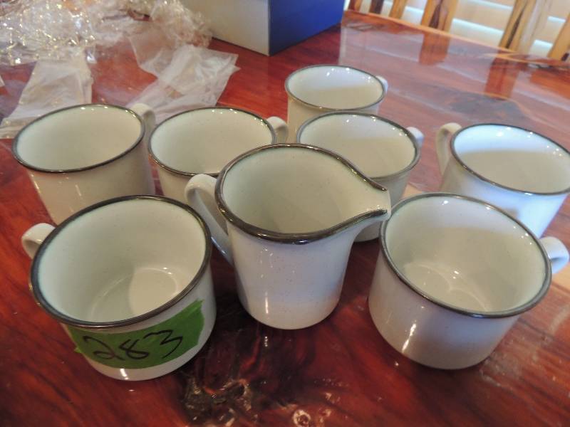 lot 283 image: Villager stoneware Japan 6 cups, 6 saucers and 1 creamer