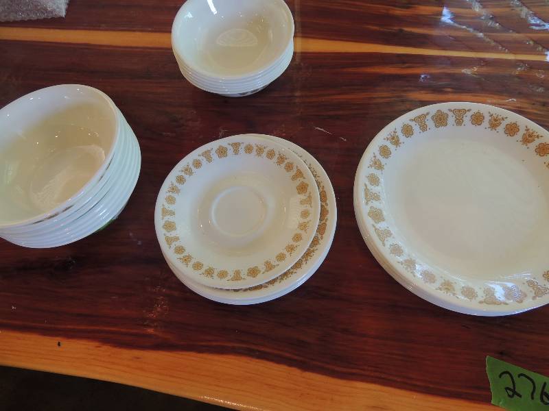lot 288 image: Correlle corning ware- 6 small bowls,7 regular bowls, 1 saucer, 5 small plates, 7 large and6 medium plates