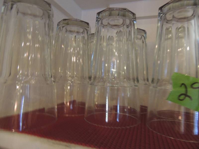 lot 290 image: 8 octagonal glasses