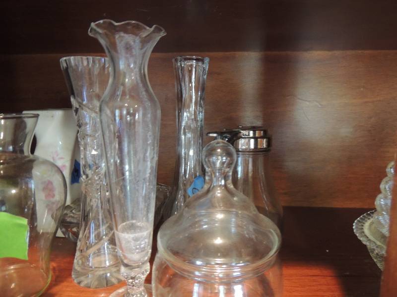 lot 298 image: 5 vases, 1 creamer, 1 sugar and one candy dish