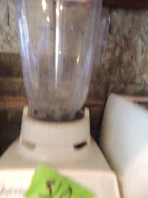 lot 310 image: Osterizer blender and black and decker toaster