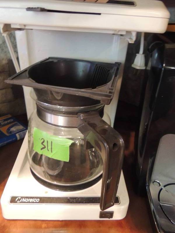 lot 311 image: Vintage Norelco coffee pot