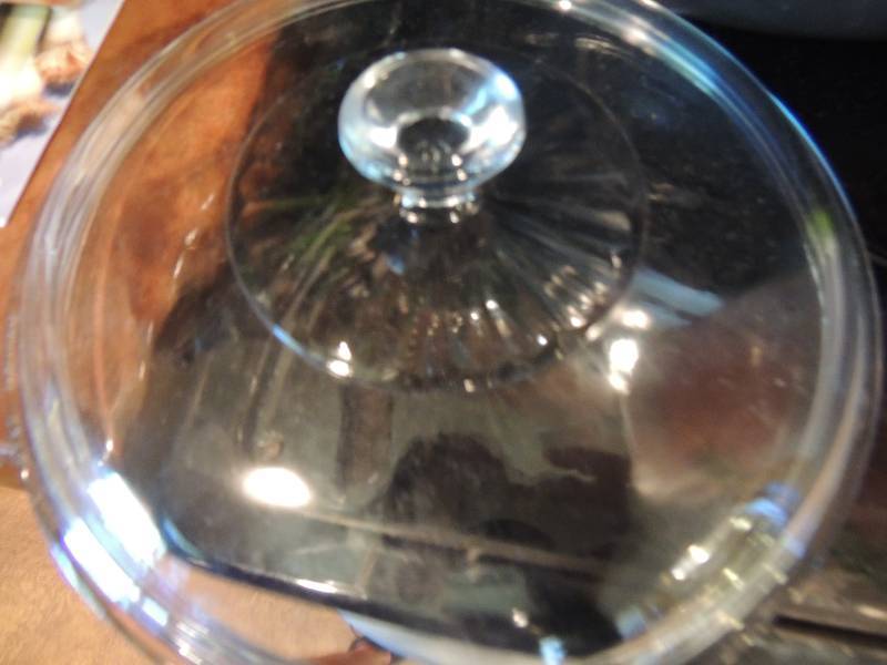 lot 320 image: 3 pots ( 1 with lid), strainer,  skillet