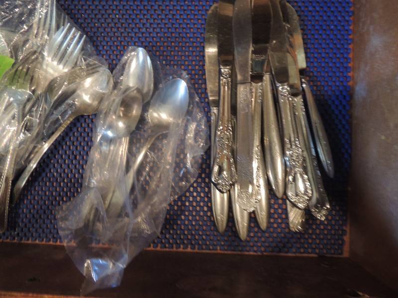 lot 339 image: BRING PACKING MATERIALS, BOXES AND LOADING ASSISTANCE