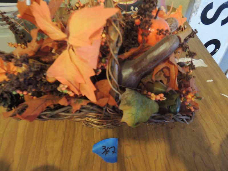 lot 367 image: Cornucopia basket