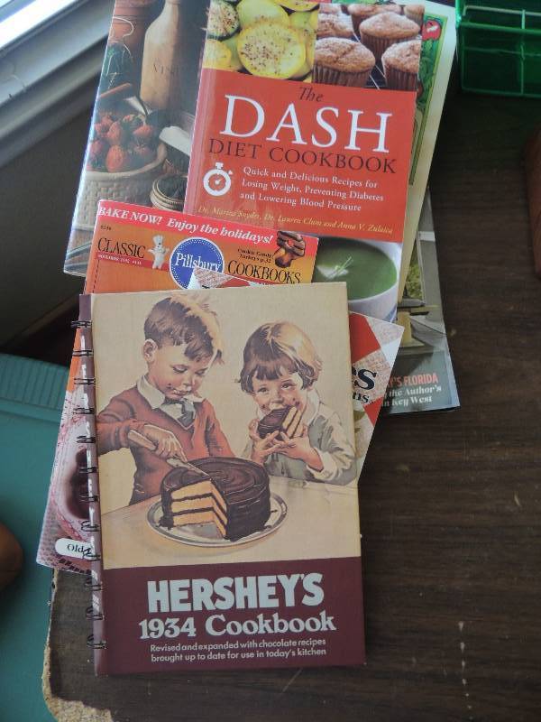 lot 378 image: COOKBOOKS &  MAGAZINES