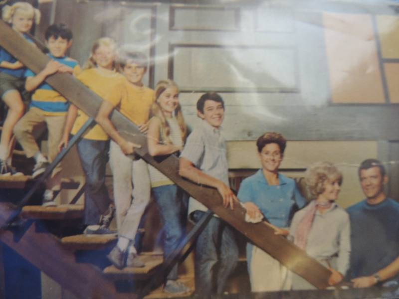 lot 380 image: Brady Bunch autograph POSTCARD SIZE - Paramount Studios  ( NO COA)