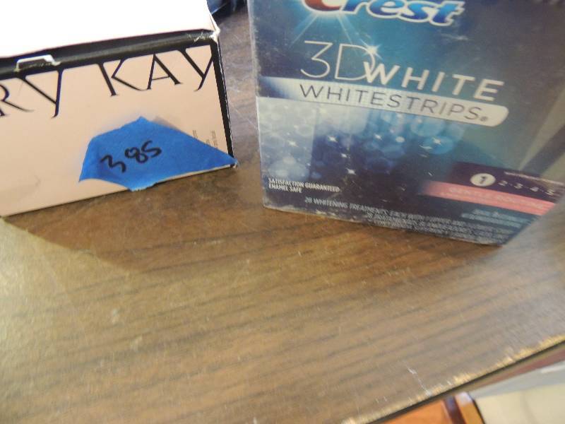 lot 385 image: Mary KAY  mini beauty collection and Crest 3 D whitening strips