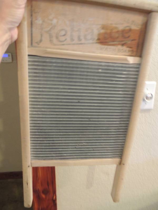 lot 392 image: Vintage Reliance Washboard