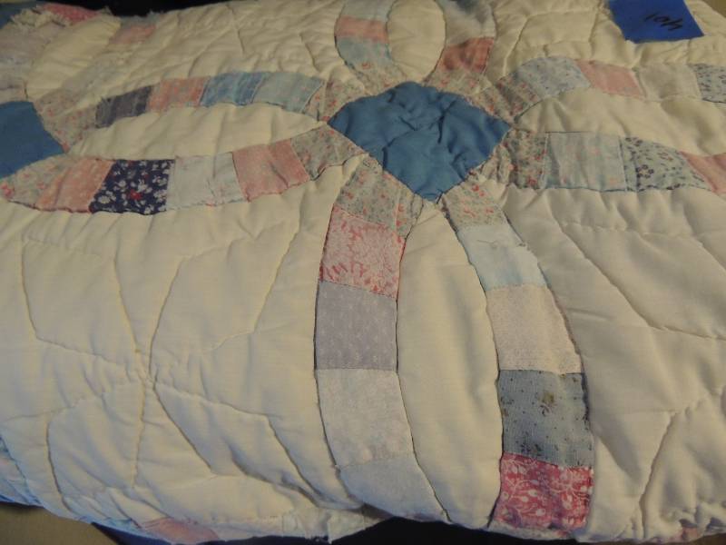 lot 401 image: Vintage handmade throw quilt