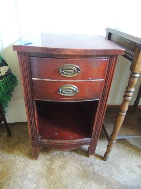 lot 410 image: Antique end table single drawer 16x14x27  MATCHES 420, 422