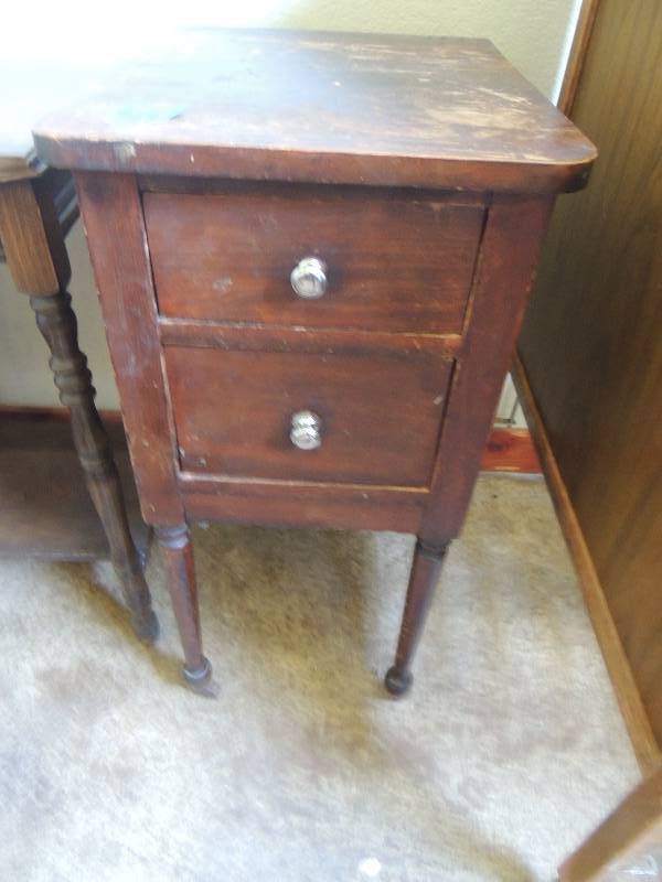 lot 413 image: Antique end table with 2 drawers 18x14x31
