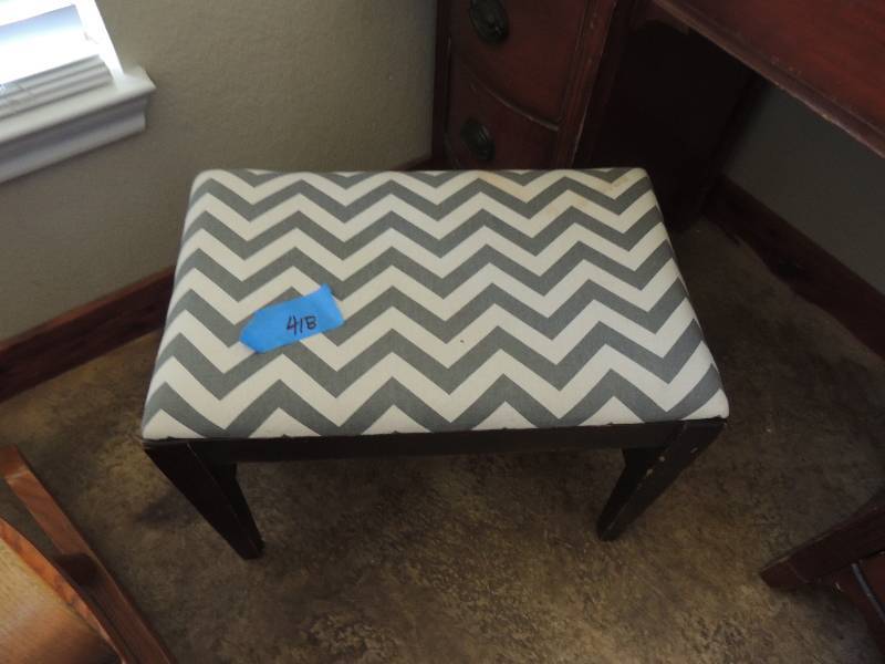 lot 418 image: Piano BENCH